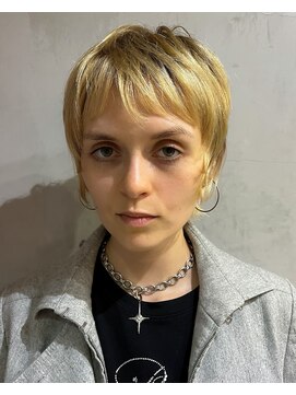 チクロ(ticro) 【チクロ】pixie haircut ベリーショート　ブロンドウルフ