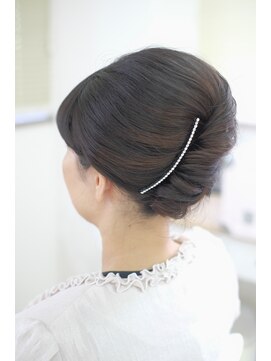 リサ 恵比寿(risa.) ドレスやワンピースにもぴったり!夜会巻き