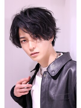 ネイビー(NAVY) メンズ 長め ミディアム センターパート スパイラルパーマ 黒髪