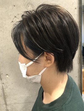 ヘアーアンドメイク ファット(Hair&Make PHAT) ネイビーフェイスフレーミング大人ショートフレアバング30代40代