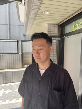 ウェルネス(Wellness) スキンフェード韓国マッシュセンターパート