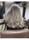 ホワイトベージュ　くすみベージュ　ケアブリーチ　ボブ
