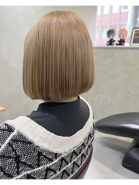 ヲタクに美容室は難しい。 ハイトーンベージュ×ボブ