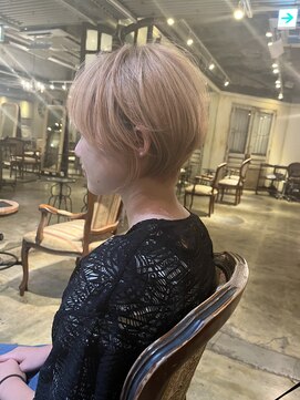 髪質改善と縮毛矯正の専門店 サンティエ(scintiller) 大人綺麗な小顔襟足スッキリショートボブ　30代40代50代