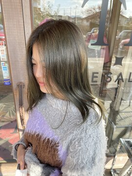 ティーケーザサロン(TK THE SALON) カーキ×イヤリングカラー