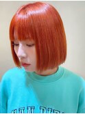 柔らかな色合いが可愛いキャロットオレンジのレトロモードボブ