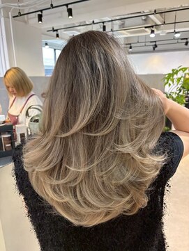 メリー オオサカ(Merly Osaka) 海外レイヤースタイル