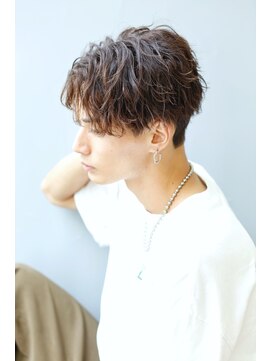 リップス 吉祥寺店 (LIPPS) ツイストスパイラルセンターパートツーブロック刈り上げ