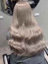 ベガ(VEGA)&nbsp;ロング　ケアブリーチ　ミルクティーベージュ　顔まわり　10代