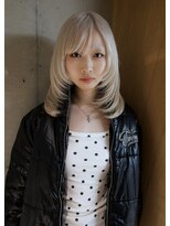 イェン(Yen.)&nbsp;抜きっぱなしホワイトブロンド ミディアムシャギーレイヤー