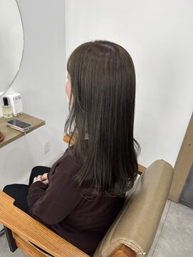 イルム(illmu) 赤みないグレージュ