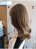 オリーブベージュ