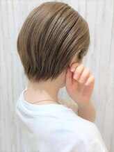 《*ヘアカット紹介*》大人かわいい【ハニーシルバー】×【ショートカット】