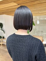 サーリー(SURLY)&nbsp;丸みボブ前下がりカット耳掛けヘア