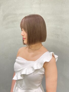 ニトバイアンキシム(nit by ahnkism) ボブミルクティーベージュブリーチダブルカラー堀江