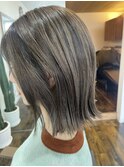 グレーベージュカラーと切りっぱなし