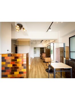 マンツーマン施術＊柔らかい雰囲気のスタッフが、お客様に寄り添ったご提案と、丁寧な施術をいたします！