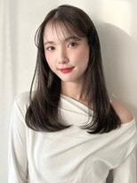 ローネス(LONESS)&nbsp;透け感のあるグレーベージュと顔まわりレイヤーで柔らかさを