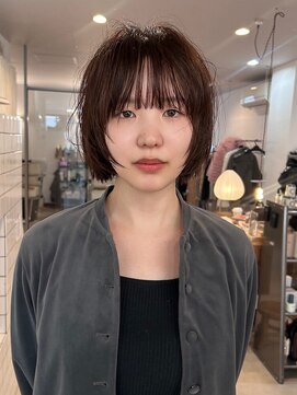 カルテ(QUARTE) スクエアなミニボブ　パープルブラウン