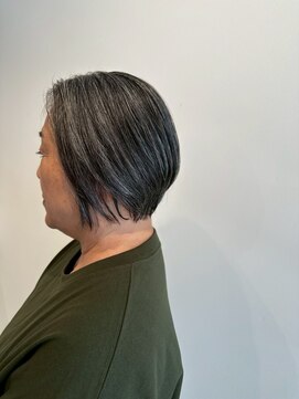 ギネス(Giness) 暗めカラーエフォートレスグレイヘア