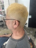ボンドヘアステージ 良福寺店(BOND hair stage)&nbsp;白髪を隠さず活かす！全頭ブリーチで楽しむ大人ベリーショート