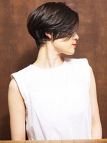 クールな耳かけ小顔ショート