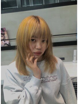 アルティファータ(artifata) 派手すぎないイエローローライト