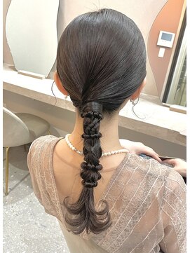 ミラ(Mila) 大人気！艶々タイト編み下ろし！艶感アレンジ♪