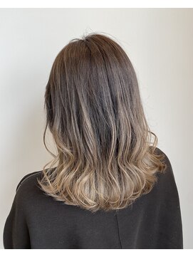 リズヘアー(RIZZ hair) ベージュ_くびれ◯グラデーションカラー_柳田佑樹