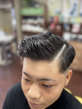 アップ(UP) 七三フェード