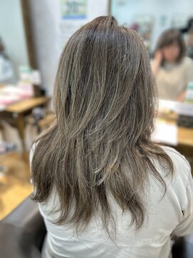 ブルーム(bloom) グレーヘアでも楽しみながらキレイに☆