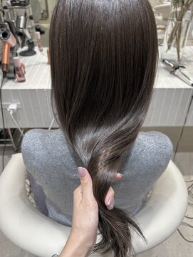 エンス 銀座(Ence) ブリーチなし/スモーキーカラー/髪質改善/グレーブラウン/前髪