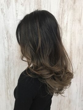 サリュー バイ イザ(Salut by IZA) 外国人風グラデーション