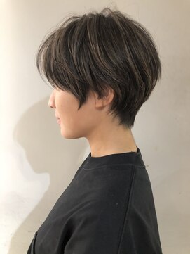 リバレッジ 白金(Leverage) 柔らかハイライトグレージュハンサムショート　担当　濱口