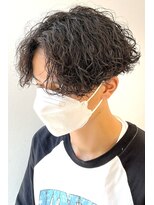 ササ ウメダ(33 UMEDA)&nbsp;刈り上げミディアムセンターパート波巻きスパイラルパーマ