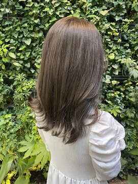 レフアヘアーガーデン(Lehua Hair Garden) 人気のくびれセミディ×アッシュベージュカラー