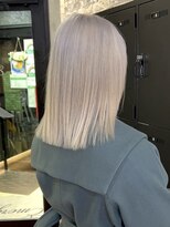 ソル オモテサンドウ 表参道 青山(SOL . OMOTESANDO)&nbsp;インナーカラーミルクティーベージュシルバーイヤリングカラー