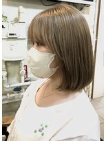 ペネロープ(Penelope)&nbsp;ハイトーン/ベージュ系/ボブ/サイドバング/ケアブリーチ