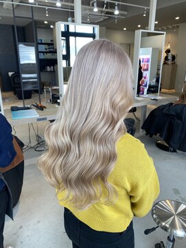 リア 布施店(Lia) ホワイトブロンド/ブロンドカラー