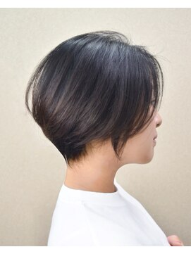 ヘアスタジオヘーフリヒ(HAIR STUDIO HoFLICH) 小顔ショート/ハンサムショート/前下がり/30代髪型/40代髪型