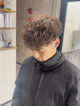 イーラ(era) スペインカール 刈り上げ眉カットツイストスパイラルパーマ