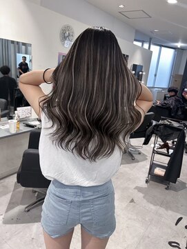 キング 心斎橋店(K!ng) ハイライトカラーミルクティーベージュレイヤーカット