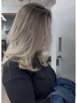 【本厚木/本厚木駅】ホワイトシルバー