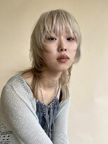 ダブ アオヤマ(DaB AOYAMA)&nbsp;ホワイトウルフカットマッシュウルフ顔まわりレイヤーブロンド