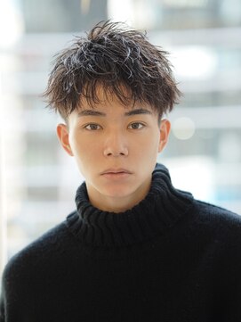 アルファ 新宿(alpha) フェザーパーマ/ブルーブラック/刈り上げセンターパート[新宿]