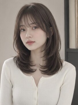 ユーフォリア 青山(Euphoria) ロングレイヤー外ハネシースルーバングアッシュブラウン青山