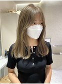 顔まわりくびれヘアー×アッシュベージュ