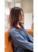 大人可愛いミディアム/さりげないインナーカラーがアクセント