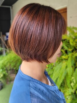 スクエアウーノ 博多(SQUARE＊UNO HAKATA) 丸みショートボブ　20代30代40代　ブラウンベージュ　艶感