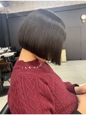 ブリーチなしブルーブラック切りっぱなし前下がりヘイリーボブ